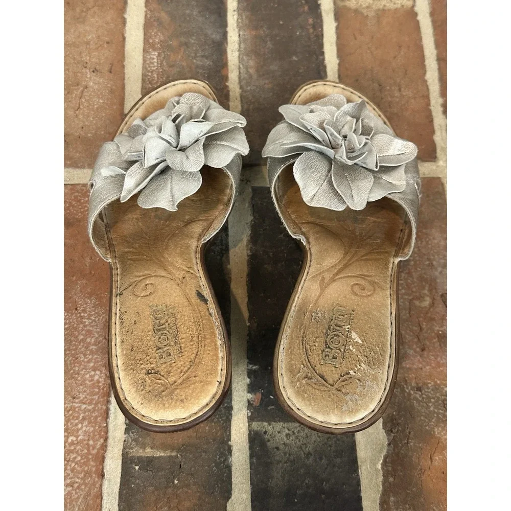 BORN‎ Metallic Gold Leather Wedge Heels Sandals Flower Slide Open Toe Women's 8